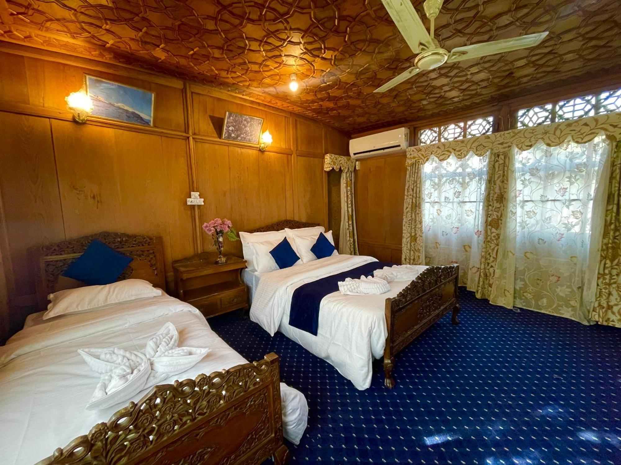 New Sea Palace Houseboats Srīnagar Kültér fotó