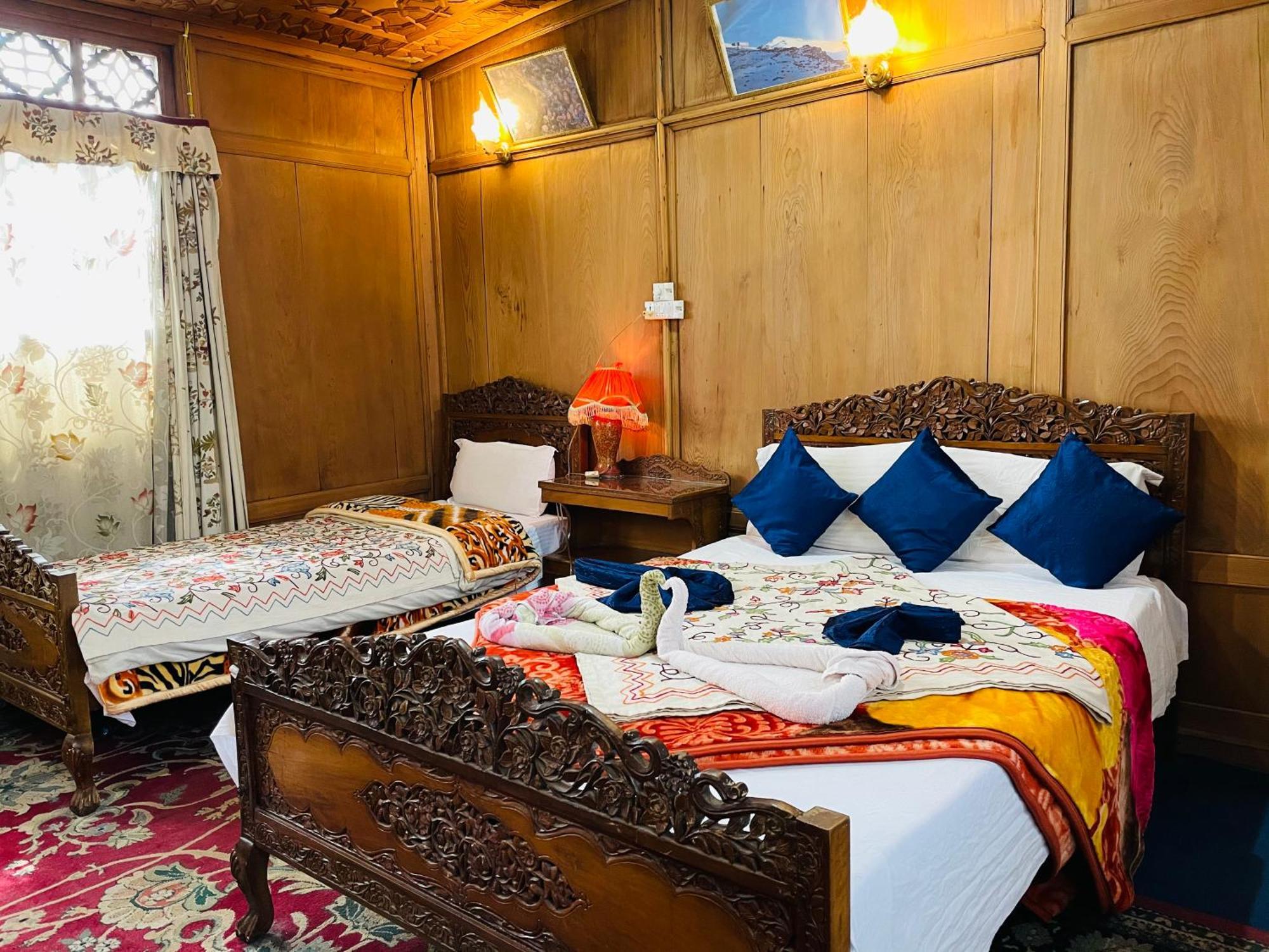 New Sea Palace Houseboats Srīnagar Kültér fotó