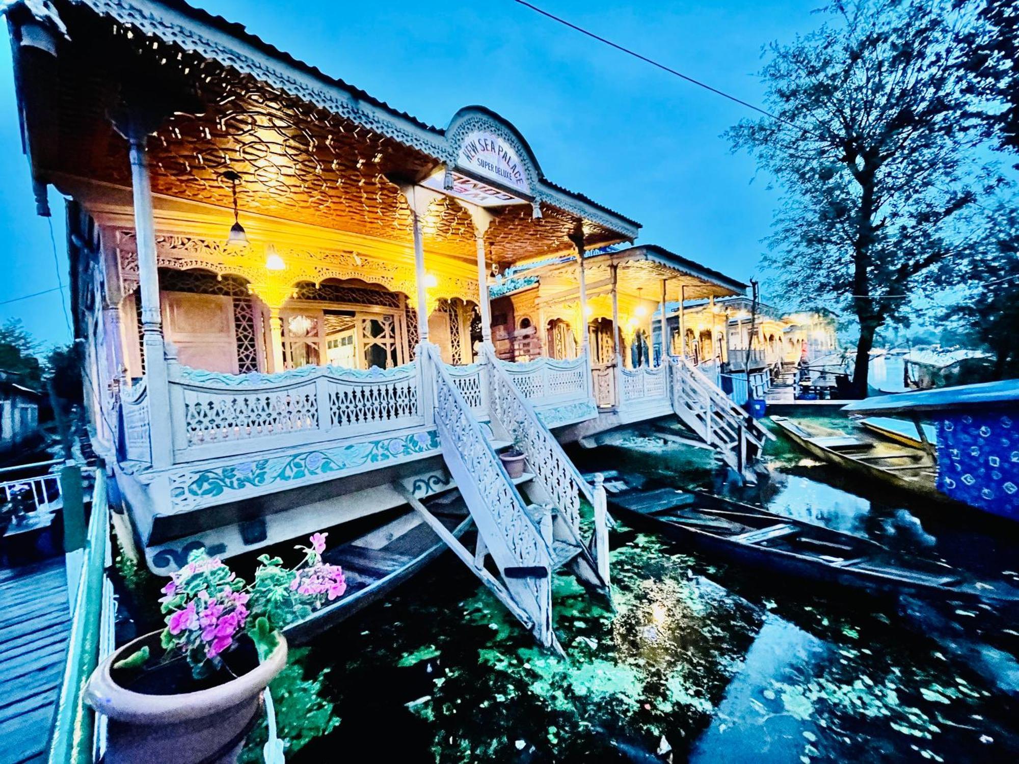 New Sea Palace Houseboats Srīnagar Kültér fotó