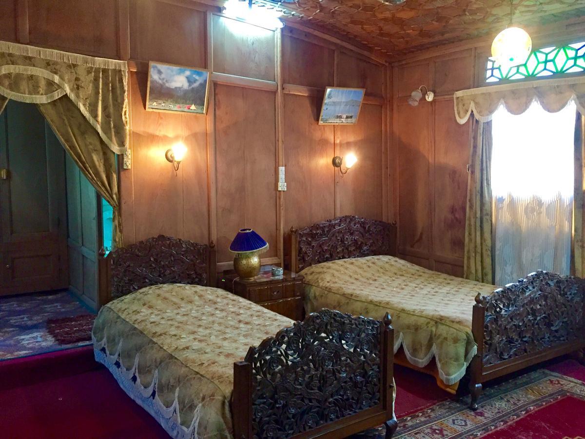 New Sea Palace Houseboats Srīnagar Kültér fotó